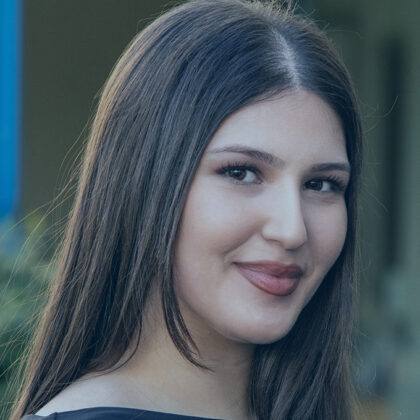 Portrait von Frau Arifi.
